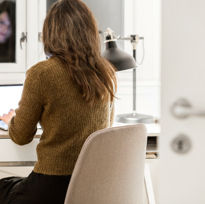 thuiswerk vrouw laptop